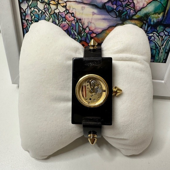 Gucci Black and Gold Watch - Picture 15 of 15